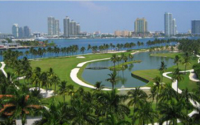 Bayside Fisher Island golf course, water and Miami views